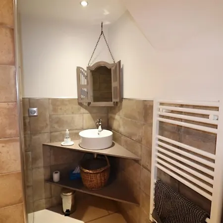 Evasion En Montagne Dans Charme Authentique, Cheminee, Pres Des Volcans D'auvergne, Jardin Prive. - Fr-1-742-254